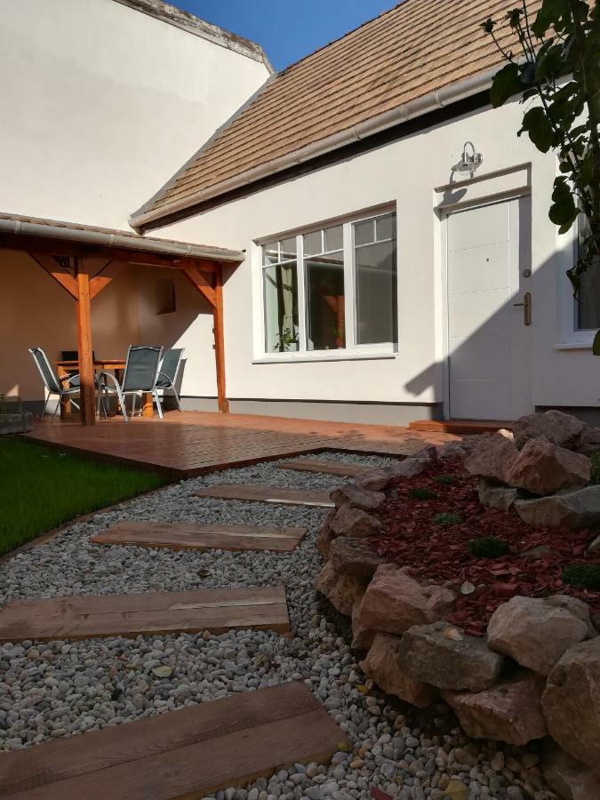 Buborék apartman Tata Exterior foto